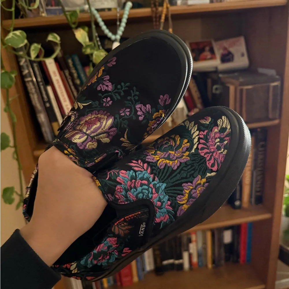 Vans Black Sneakers with Vibrant Floral Design - Picture 4 of 6